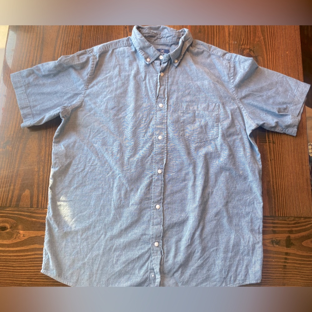 Size large blue short sleeve men’s dress shirt